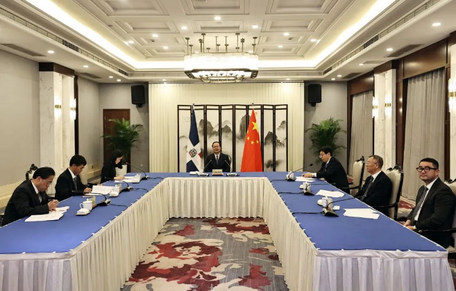 ballbet贝博环境“助力”多米尼加清运垃圾，毛伟明省长出席线上交接仪式